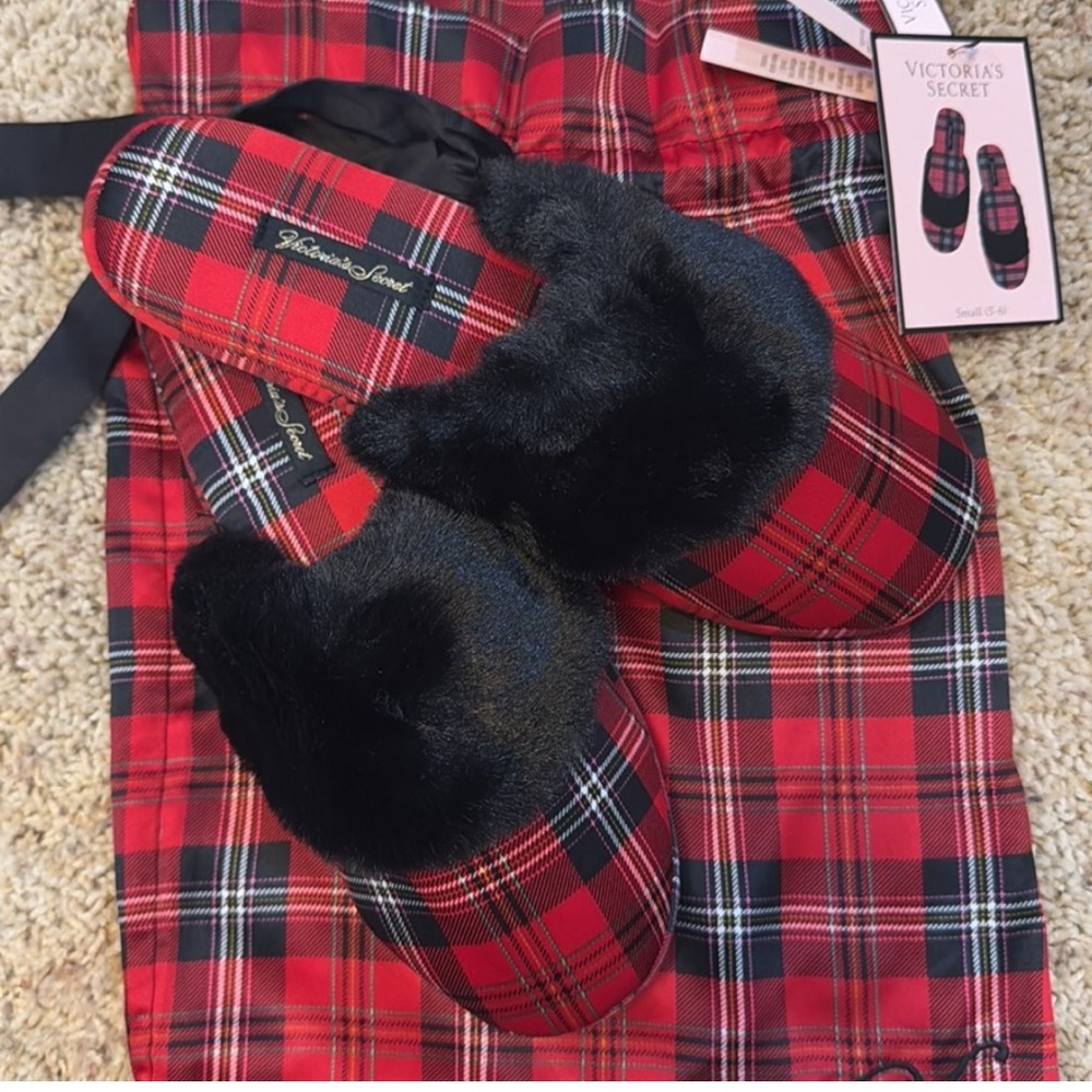 NWT and gift bag Victoria's Secret Tartan Slippers with Black Fur